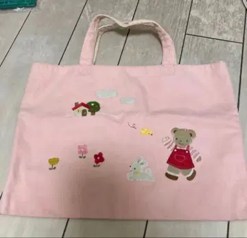 핑크 토트백 자수 디자인 파밀리아