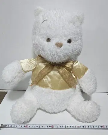 곰돌이 푸 봉제 인형 골드 컬러 리본