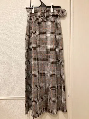 ZARA 체크 무늬 플레어 스커트 (그레이 계열)