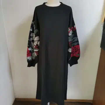 이즈스칼라 니트 원피스 꽃무늬 블랙 스칼라