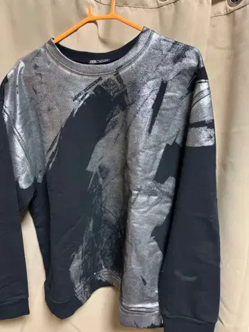 ZARA 자라 그래픽 프린트 트레이닝복 블랙 맨투맨