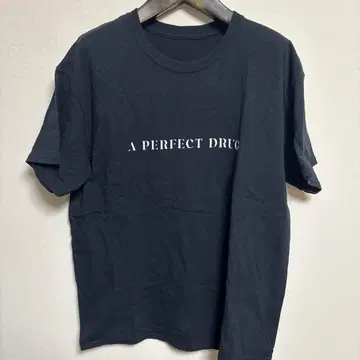A PERFECT DRUG 셔츠 블랙