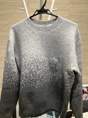 유니클로 그라데이션 그레이 스웨터 남성용 S