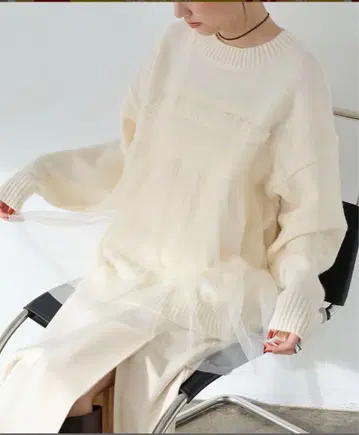앤도미 시어 튤 빌체풍 니트 아이보리