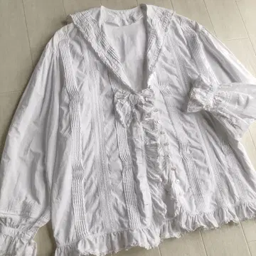 핑크하우스 세일러 카라 꺾어 턱 피코 프릴 화이트 오버 블라우스