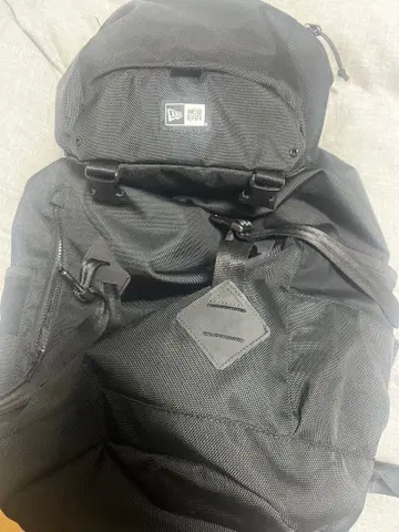 New Era 블랙 백팩