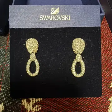 Swarovski 타원형 크리스탈 귀걸이