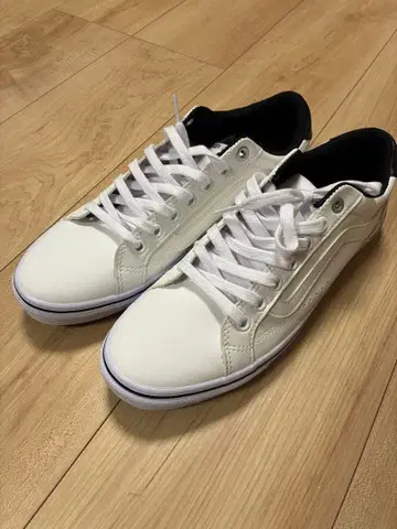 VANS 화이트 스니커즈