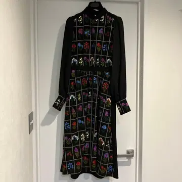 로키토 꽃무늬 자수 롱 드레스 인기 상품입니다