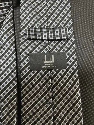 dunhill 실크 소재 블랙 앤 화이트 패턴 넥타이