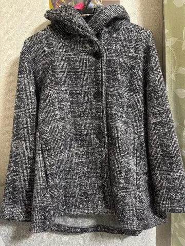 Live in comfort 후드 부착 코트