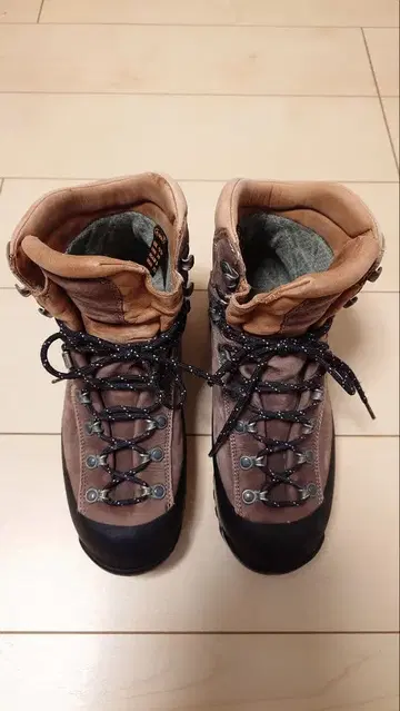 AKU 등산화 설산 가능 브라운 26~27cm