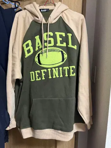 kutir 후드 부착 로고 자수 후드티