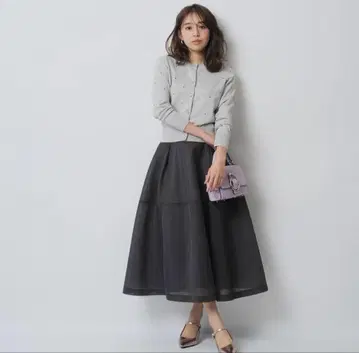 JUSGLITTY 시어 폼 스커트