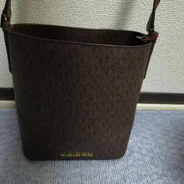 MICHAEL KORS 모노그램 숄더백