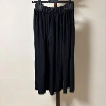 블랙 플리츠 블랙 튤 롱 스커트