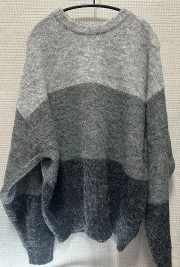 울 블렌드 그라데이션 니트