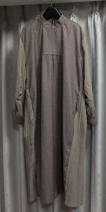 SUMiSTYLE 스미스타일 이소재 플리츠 롱 원피스 체크