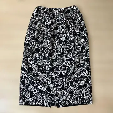 Drawer 모노톤 꽃무늬 롱 스커트