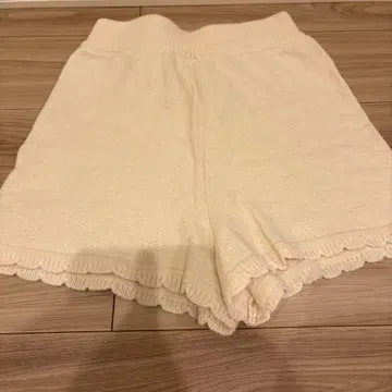 [ 당일 발송 ] Treat urself 하트 니트 숏팬츠