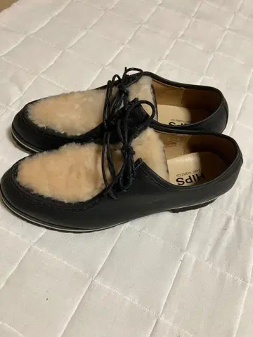 HIPS 블랙 가죽 로퍼