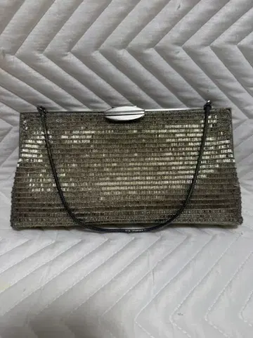 z-4 비쥬가 빽빽한 클러치백 차고 세일 좋은 아이템