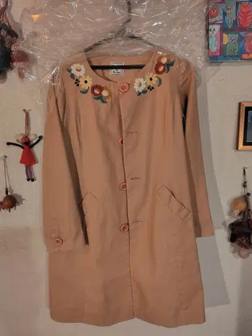 Hamlet 베이지 꽃무늬 자수 트렌치코트