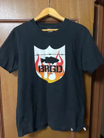 바스브리게이드 티셔츠