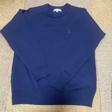 네이비 크루넥 스웨터