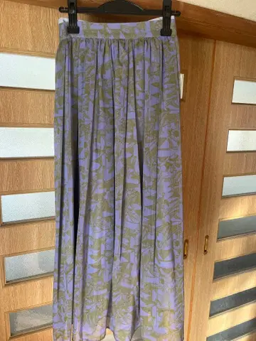 스터닝 루어 롱 스커트