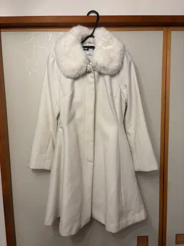 dazzlin (다즈린) 여성용 코트 화이트 S사이즈