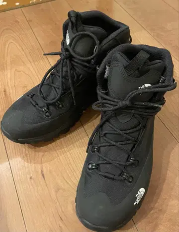 더 노스 페이스 트레킹 슈즈 1회 착용 새상품급