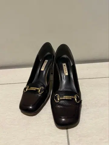 [DIANA 다이애나] 블랙 하이힐 골드 버클 포함 펌프스