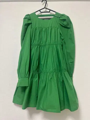 [ 등 파임 ] 그린 긴팔 퍼프 슬리브 미니 원피스