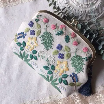 봄을 닮은 계절의 가마구치 파우치 손자수 핸드메이드