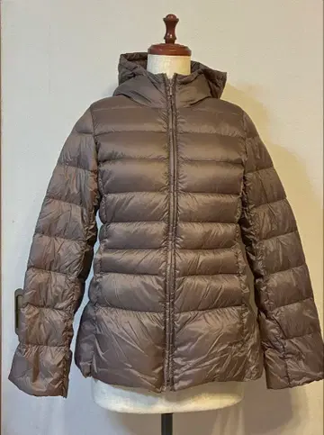 브라운 후드 부착 다운 자켓