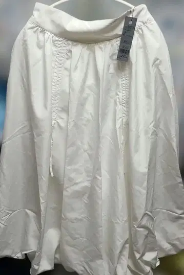 화이트 플레어 스커트 허리밴딩