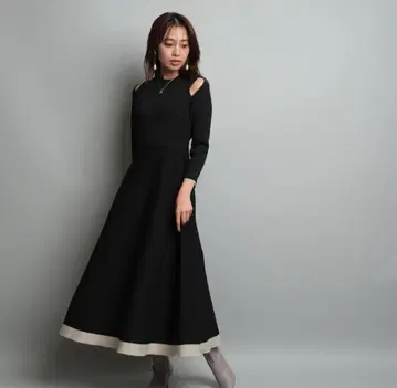 저스길리티 숄더 슬릿 레이디 원피스