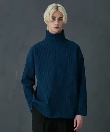 PUBLIC TOKYO 플리츠 니트 터틀