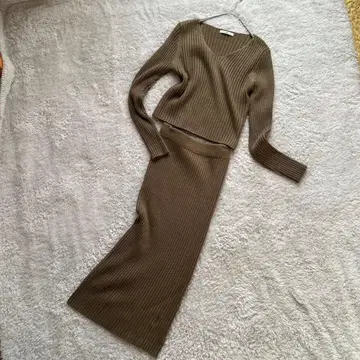 리브 편직 셋업 올리브 유연하고 여성스러운 카키 겨울 인기 아이템