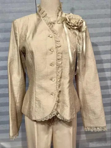 [ 미착용 ] 레리안 베이지 프릴 자켓