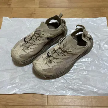 호카 오네오네 스포츠 샌들 베이지