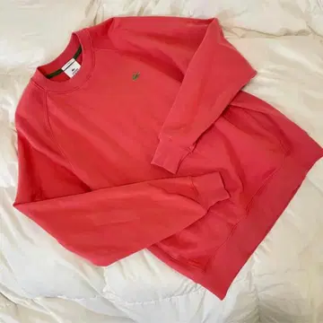 라코스테 메탈 배지 크루넥 맨투맨