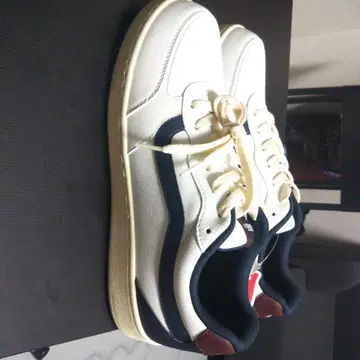 VANS 화이트 네이비 스니커즈 28.5cm