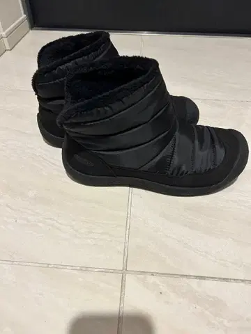 KEEN 보아 포함 블랙 숏부츠