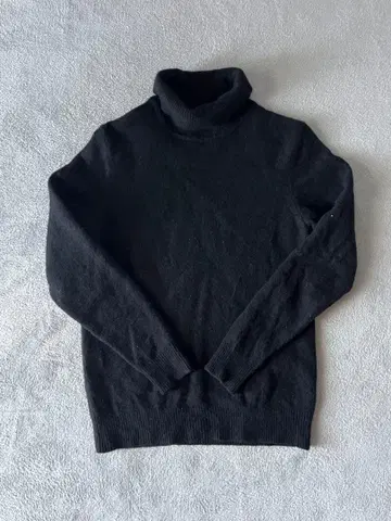 UNIQLO 블랙 터틀넥 스웨터 울 혼방