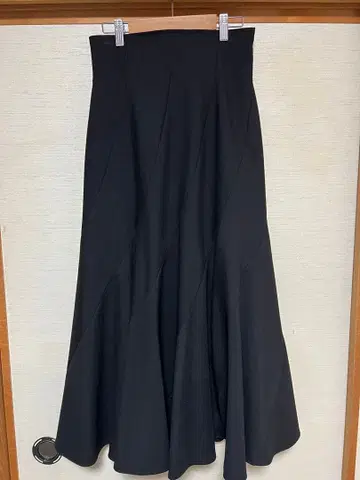 앙데팡당 블랙 플레어 스커트