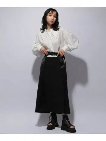 [ HARE ] 허리 컷 아웃 스커트 블랙