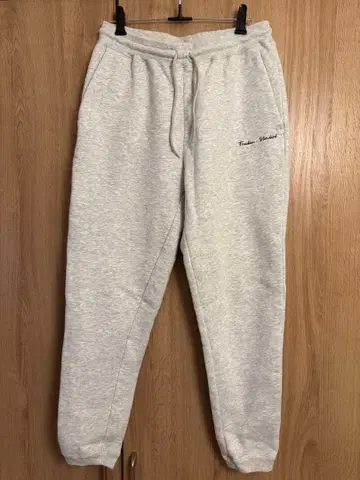 새상품급 뷰티 앤 유스 스웨트 팬츠