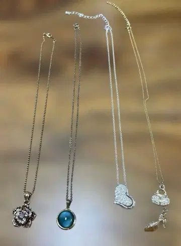 꽃과 그린색, 하트, 백&힐의 목걸이 4세트